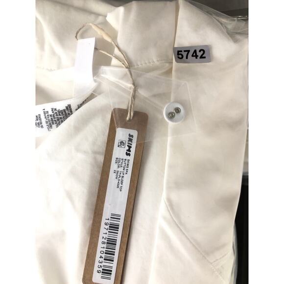 SKIMS Cotton Poplin Sleep Shirt Spa Button Up Long Sleeve Snow Logo White NWT 2X - Picture 8 of 8